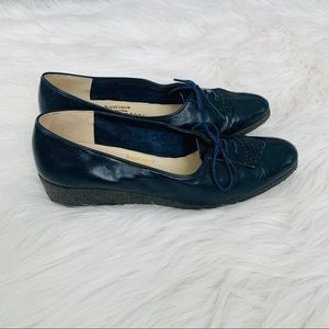 Ferragamo Navy Blue Oxfords with lace Size 6